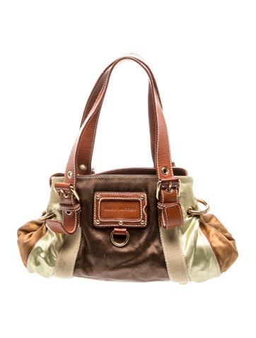 Signature Shoulder Bag