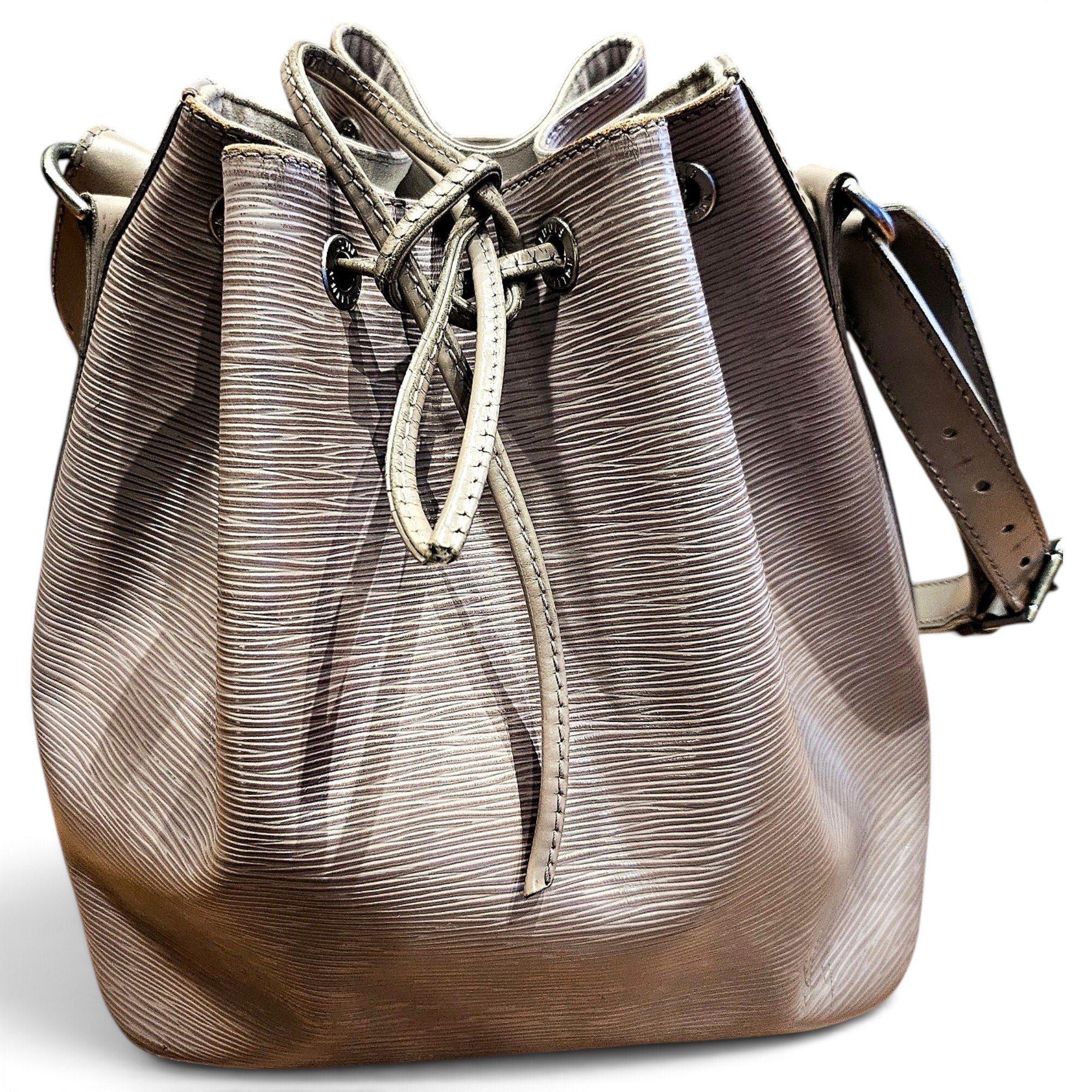 Louis Vuitton Noé leather handbag