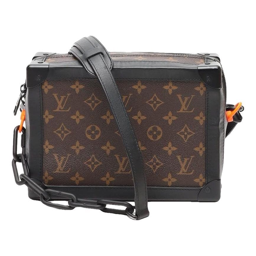Pochette Trunk leather crossbody bag