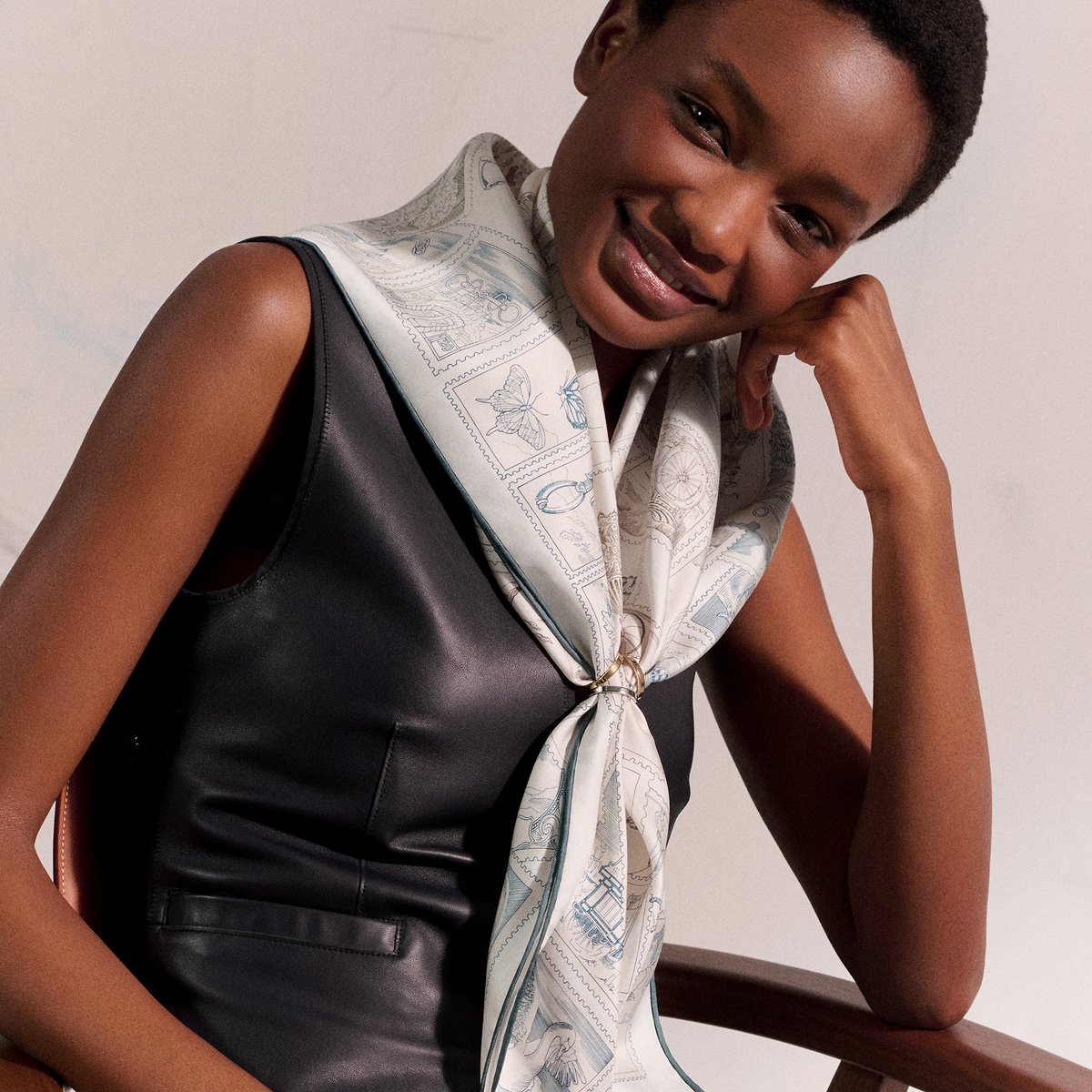 Le Philateliste du Faubourg scarf 90