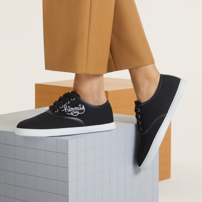 Noir Innocent Sneaker
