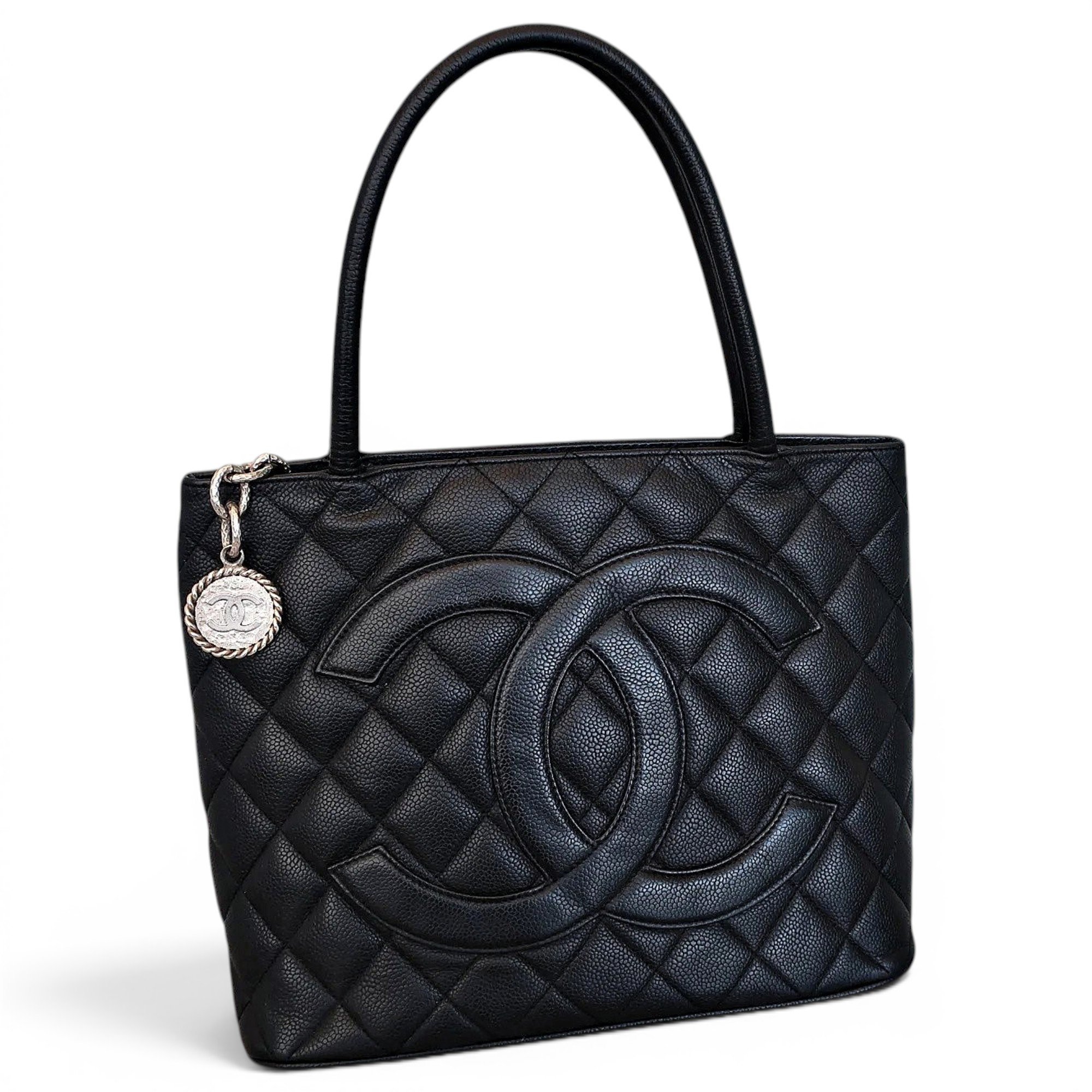 Médaillon leather tote