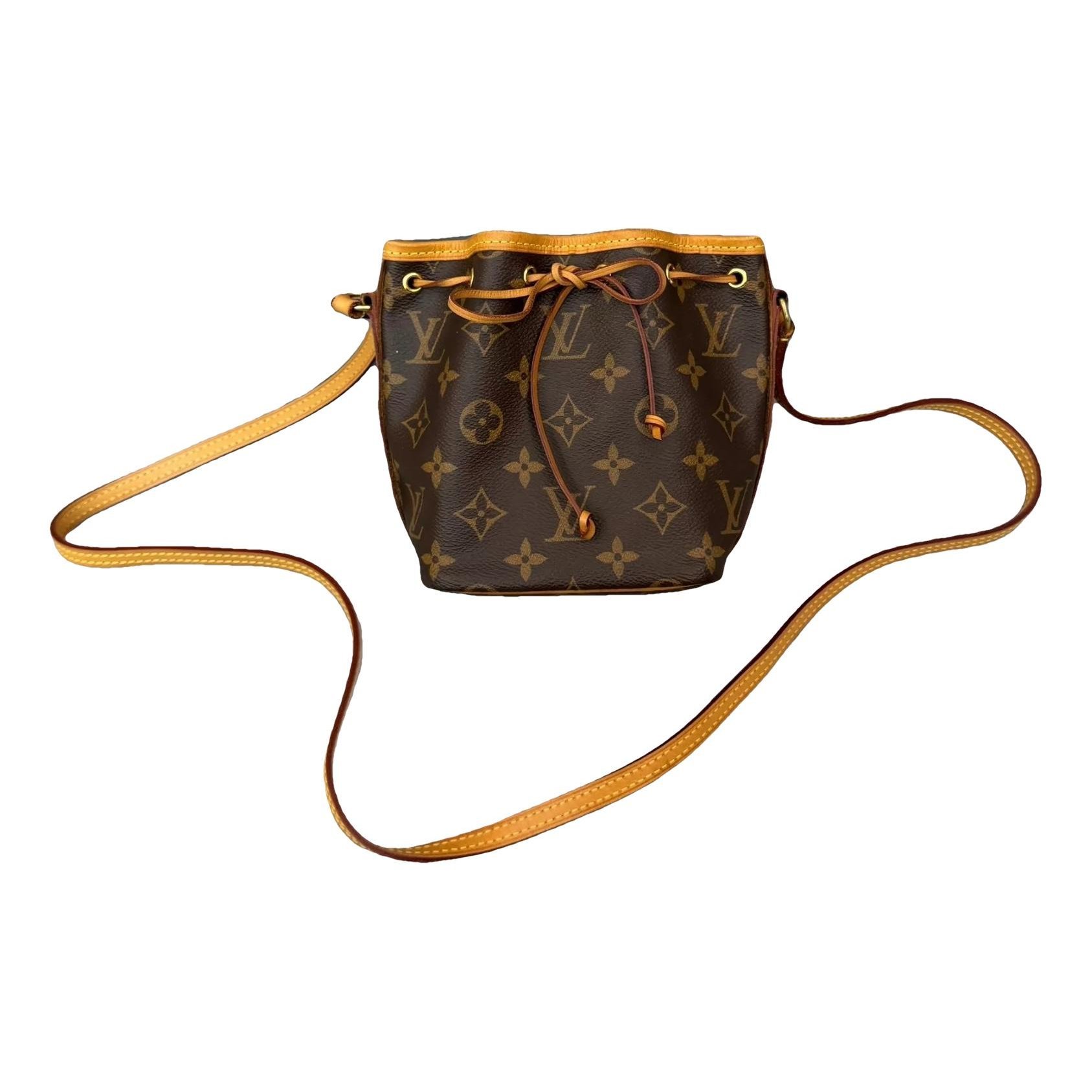 Nano Noé leather handbag