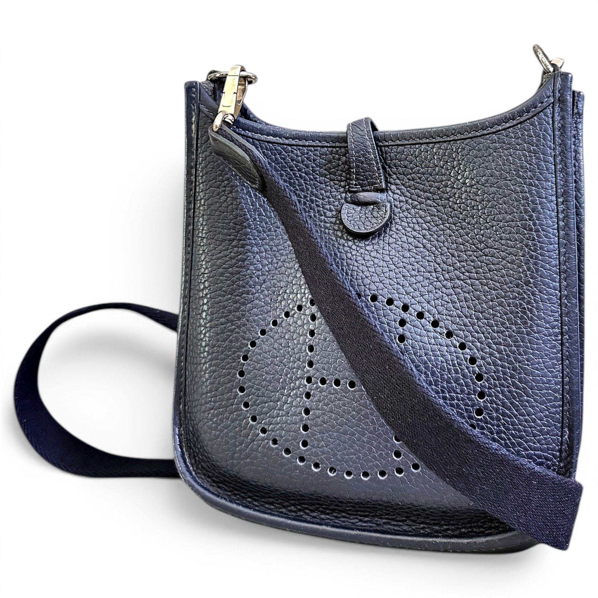 Leather travel bag