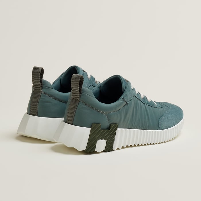 Bouncing Sneaker