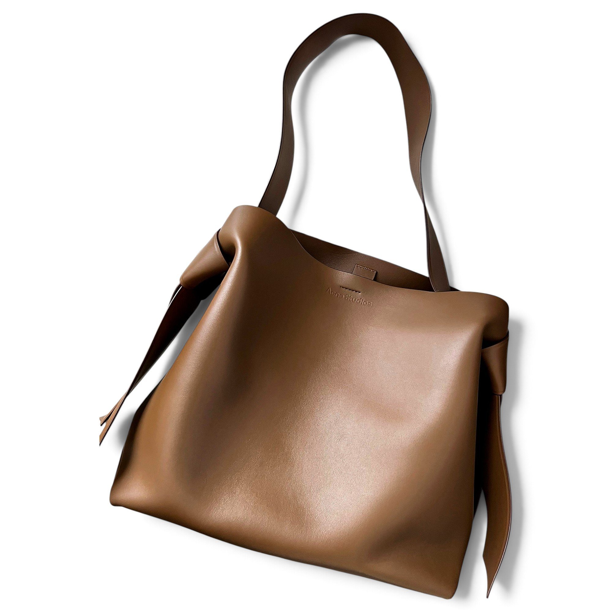 Musubi leather handbag