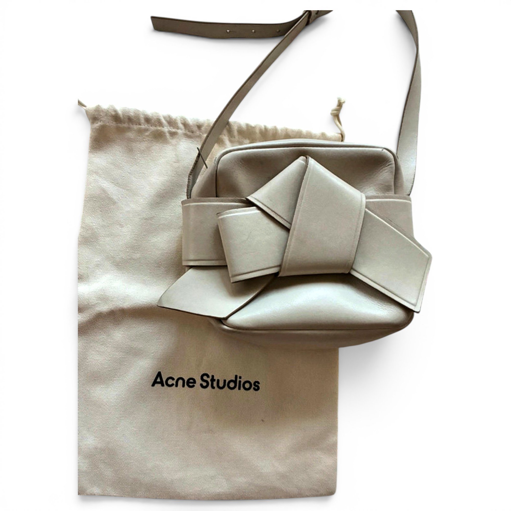 Musubi leather handbag
