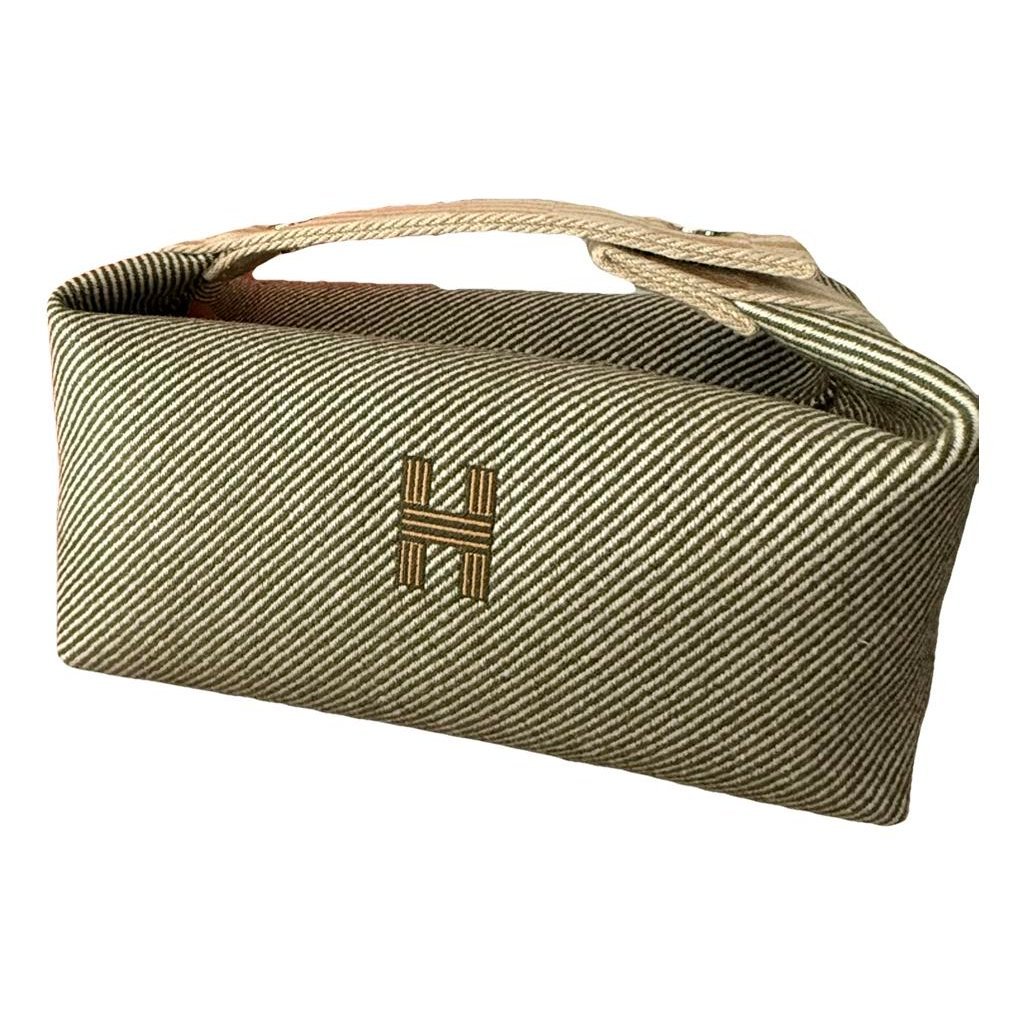 Bride à brac wool vanity case