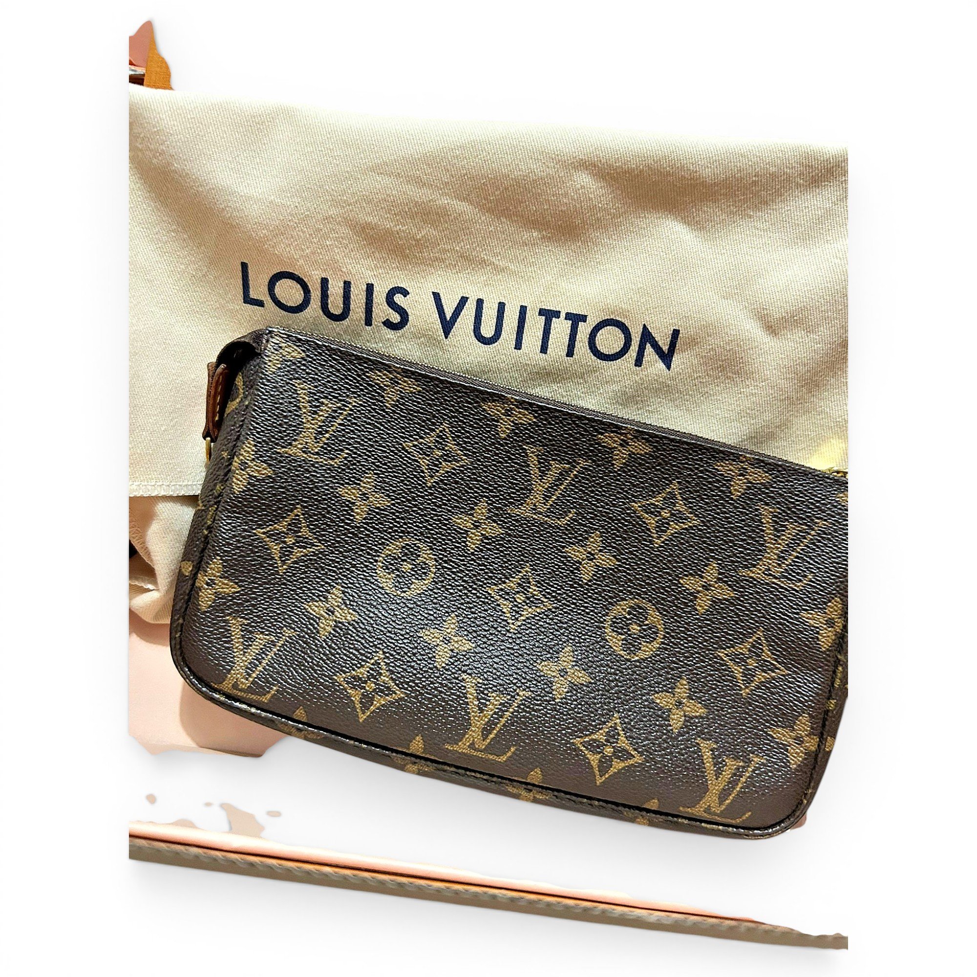 Pochette Accessoire vinyl handbag