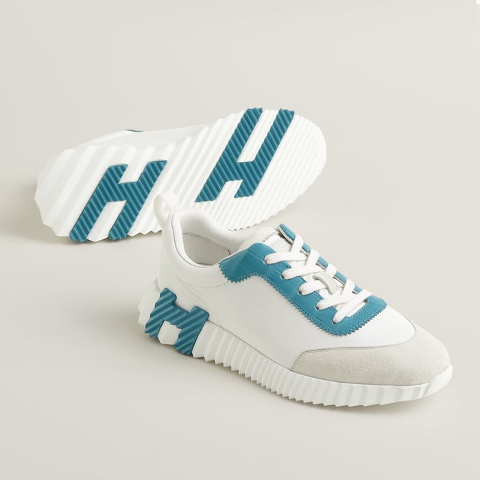 Bouncing Sneaker