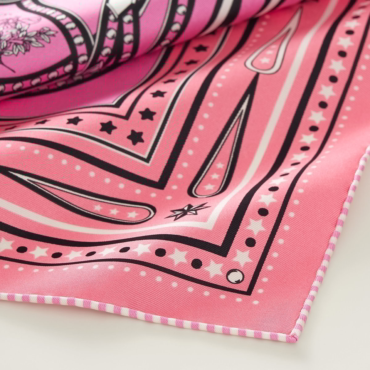 Hermès Grand Tralala bandana 55 Rose Bonbon/Rose Vif/Noir | BagUSeek