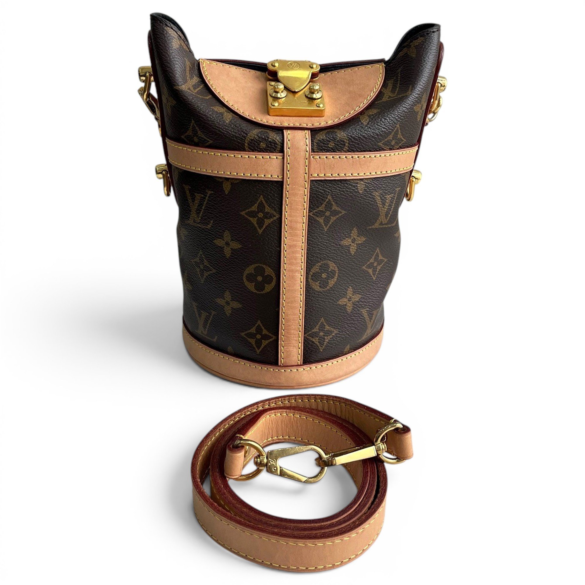 Duffle leather handbag
