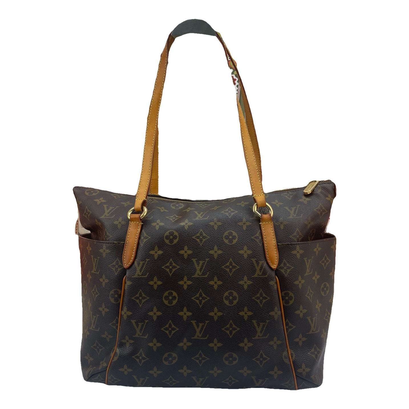 Totally leather handbag