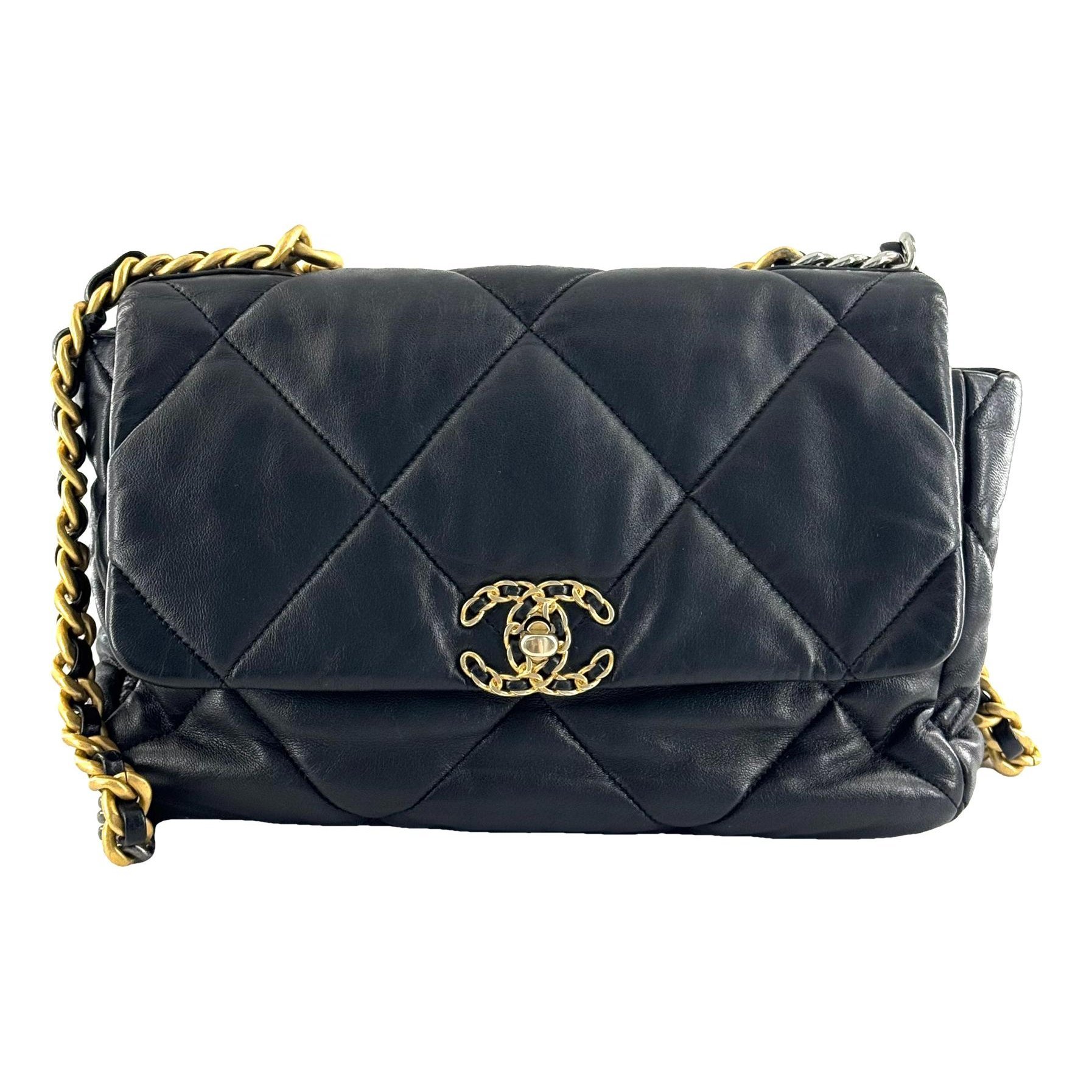 Chanel 19 leather handbag