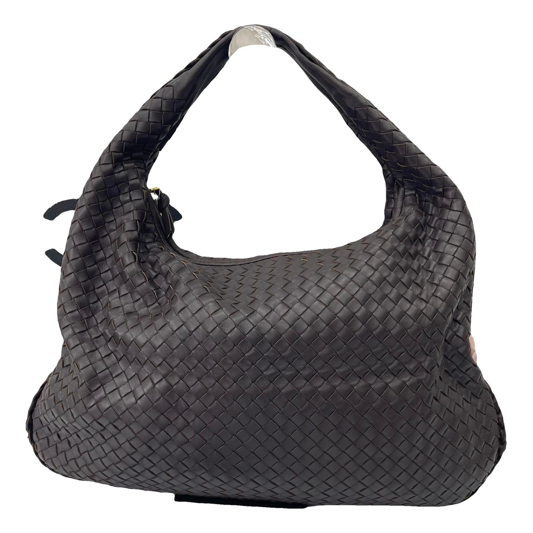 Veneta leather handbag