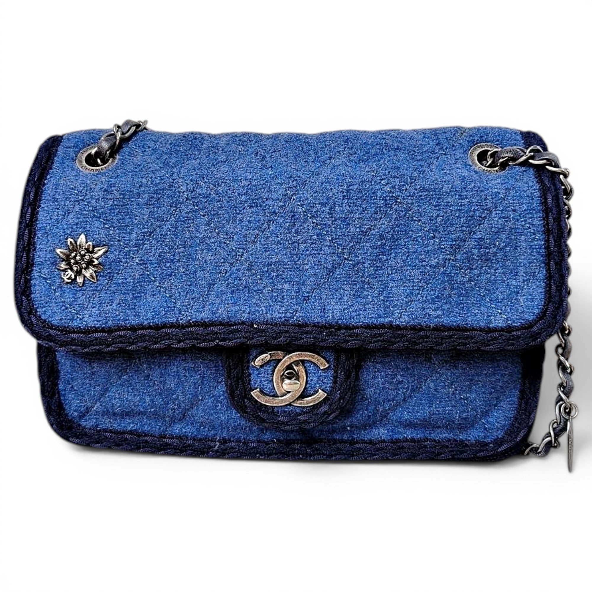 Timeless/Classique tweed crossbody bag