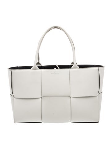 Bottega Veneta Intrecciato Arco Medium
