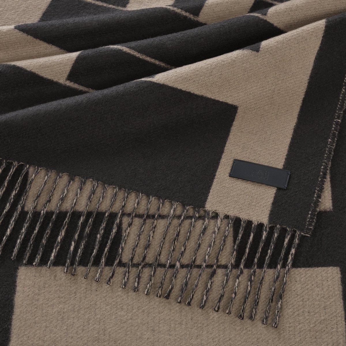 Hermès マフラー 《コンクール》 黒/ピュス | BagUSeek