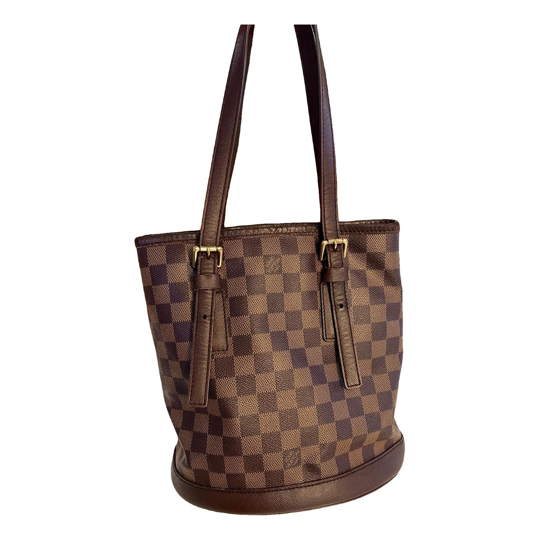 Bucket leather handbag