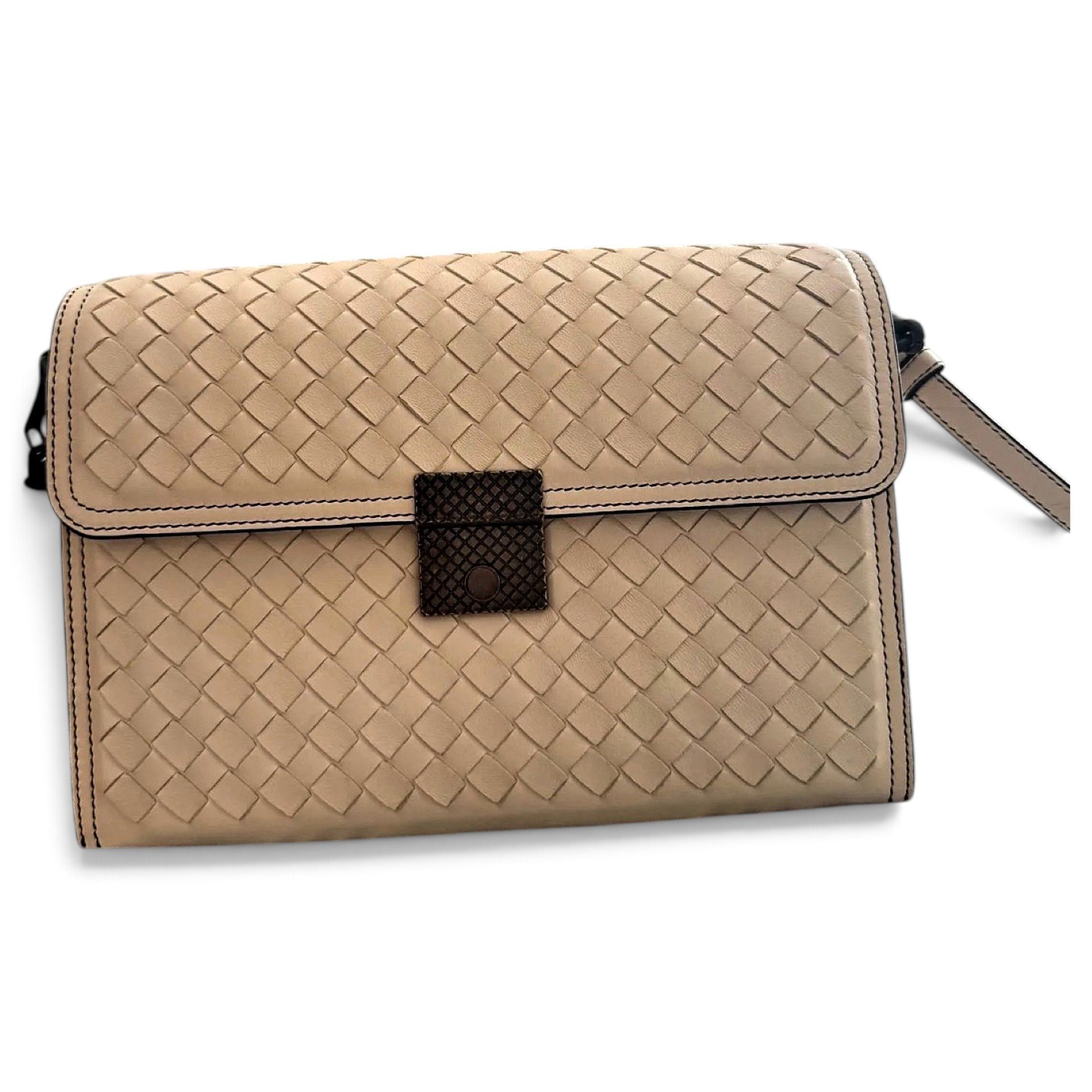 BV Classic leather crossbody bag
