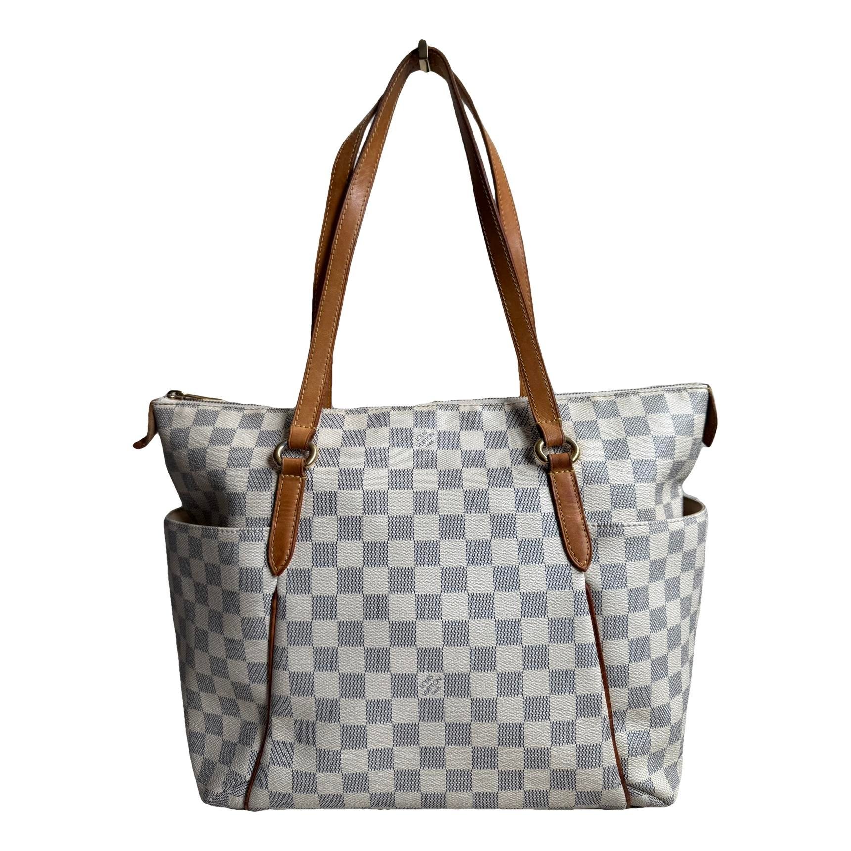 Totally patent leather handbag