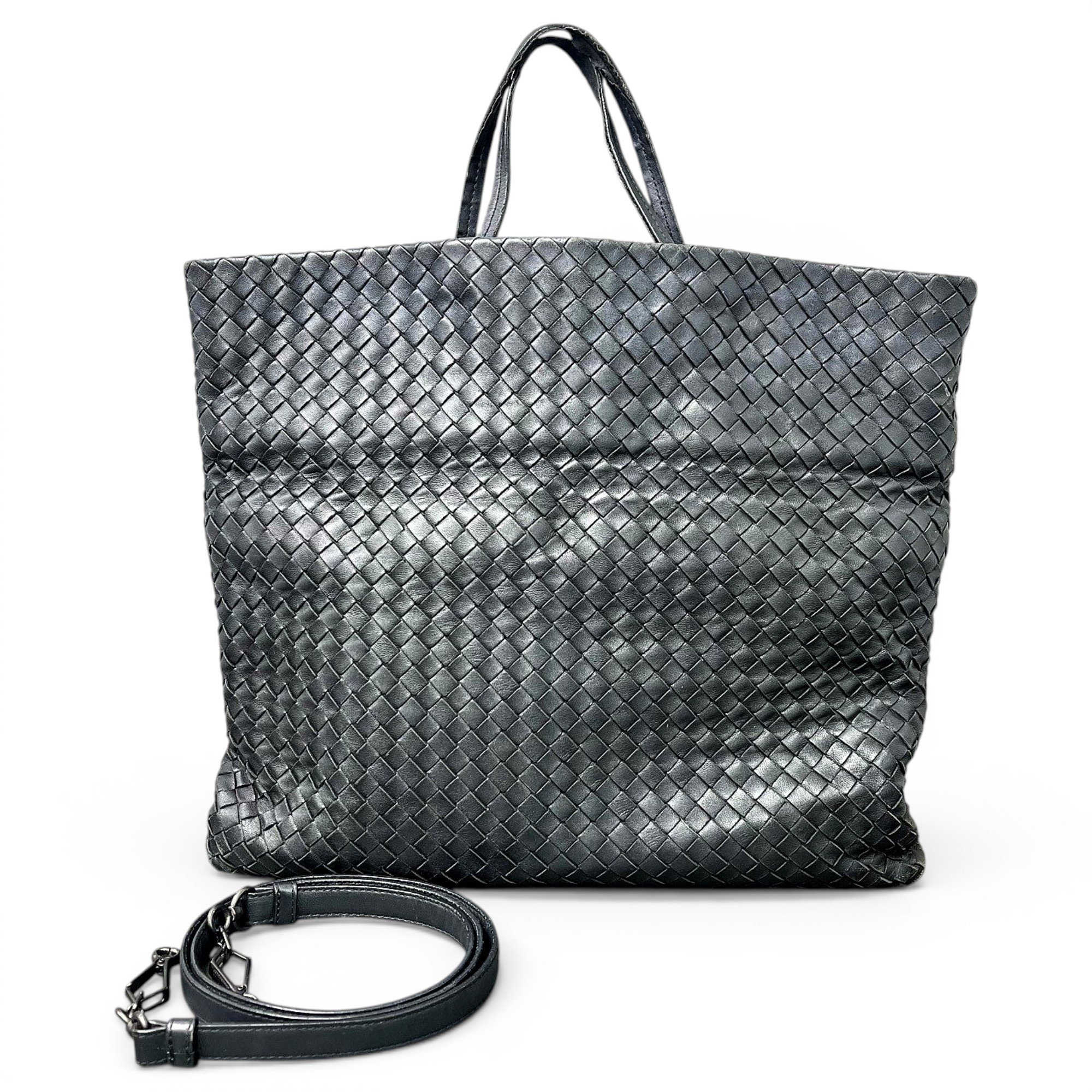 Veneta leather handbag