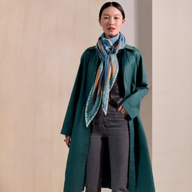 Hermès トライアングル カシミヤシルク 《パッサード・エ・セルパン