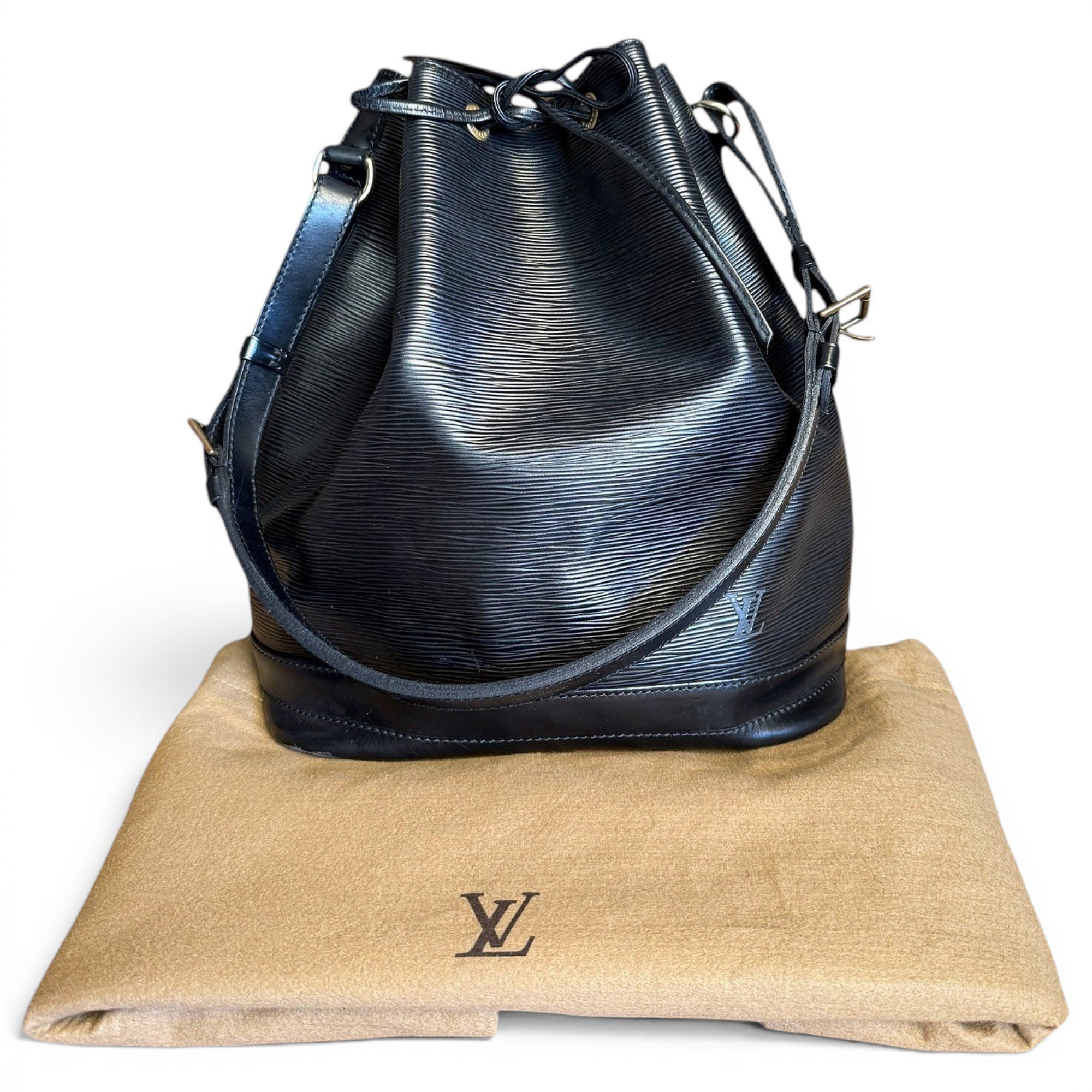 Noé leather handbag