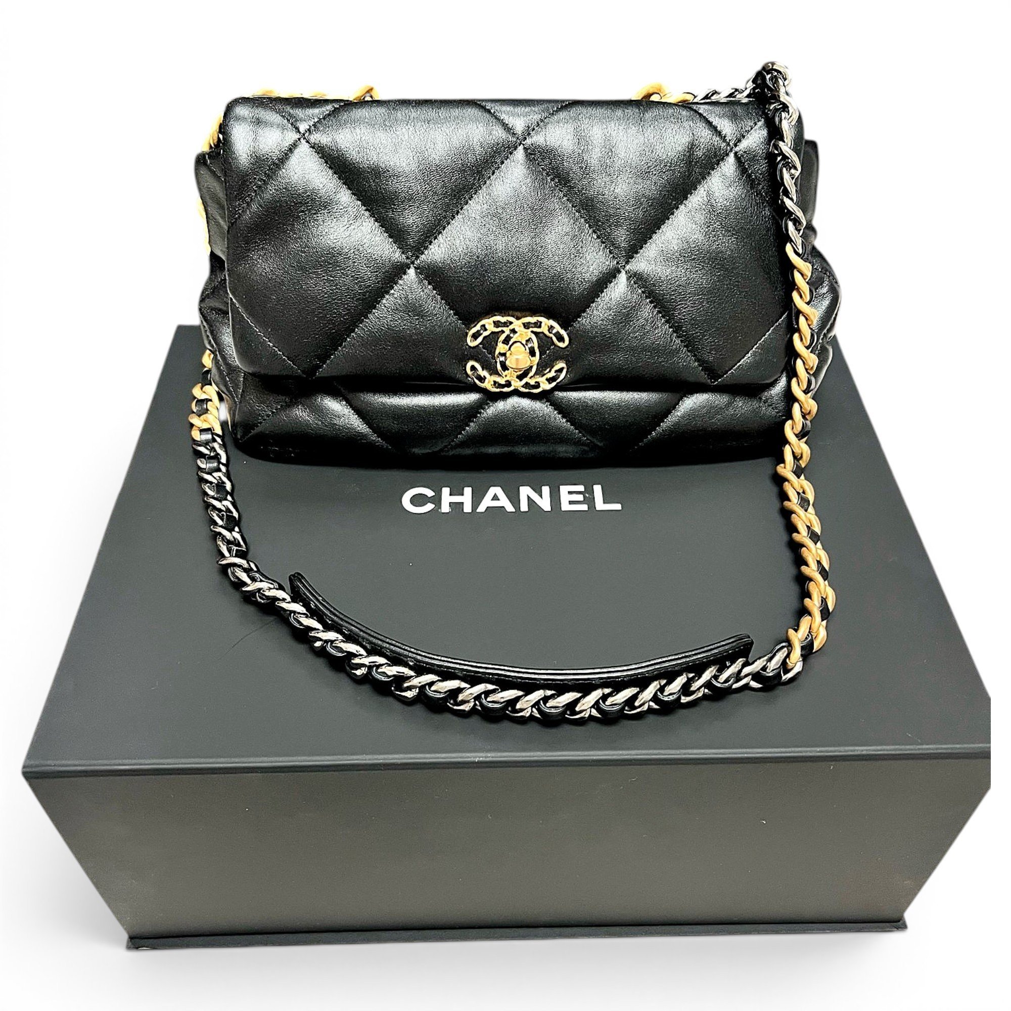 Chanel 19 leather handbag
