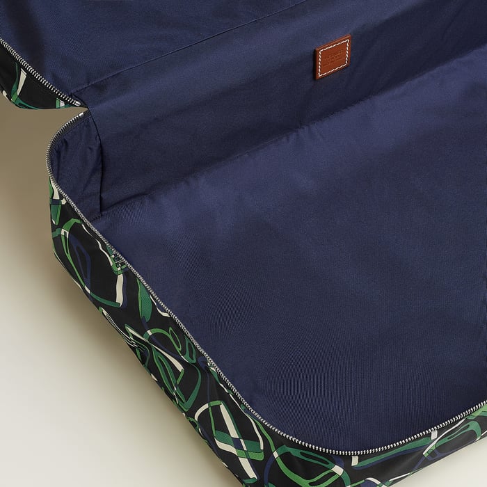 Noir Hermès Travelsilk MM Travel Cube