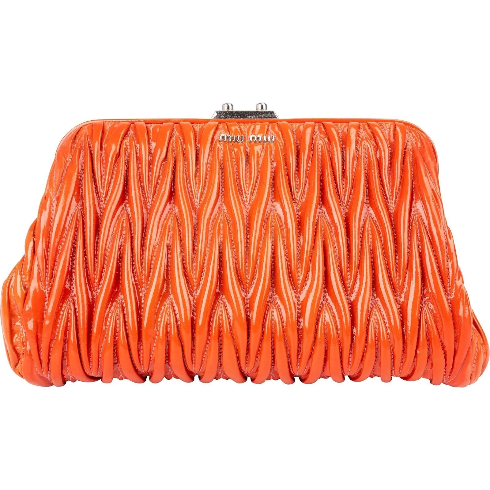 Matelassé patent leather clutch bag