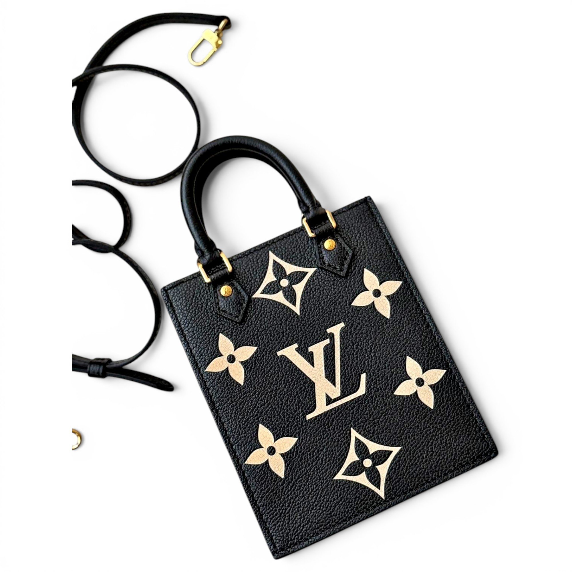Plat leather handbag