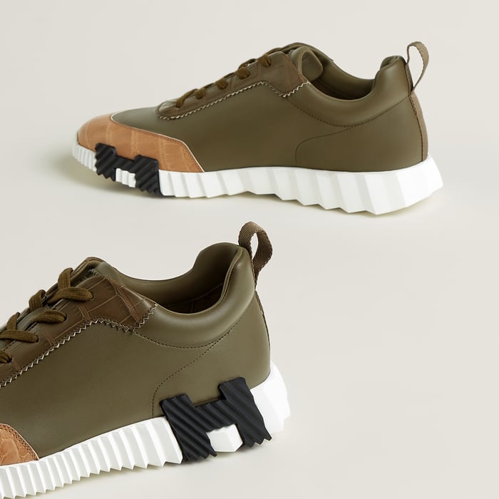 Bouncing Sneaker