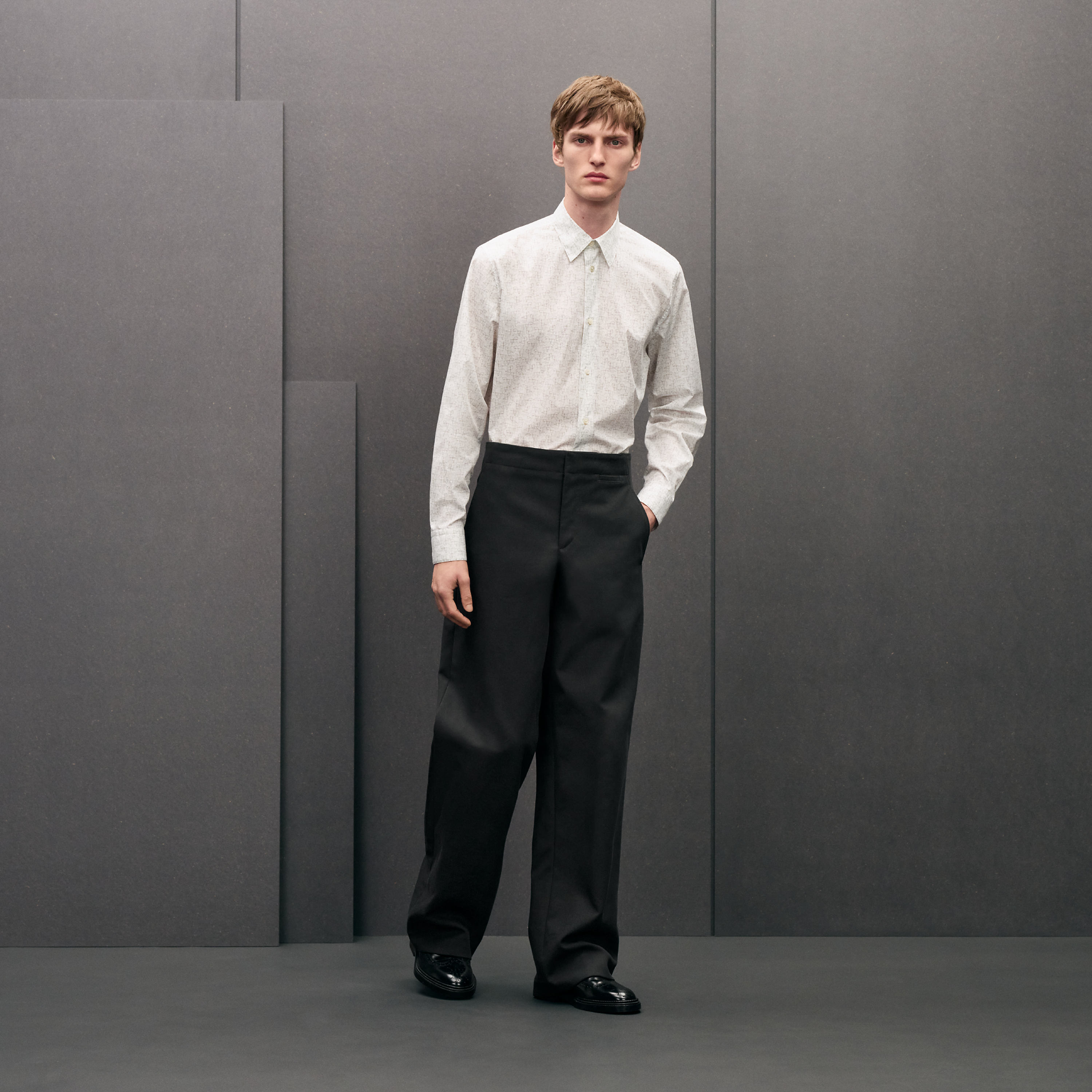 "Quadrigalop" straight cut shirt with Louis collar