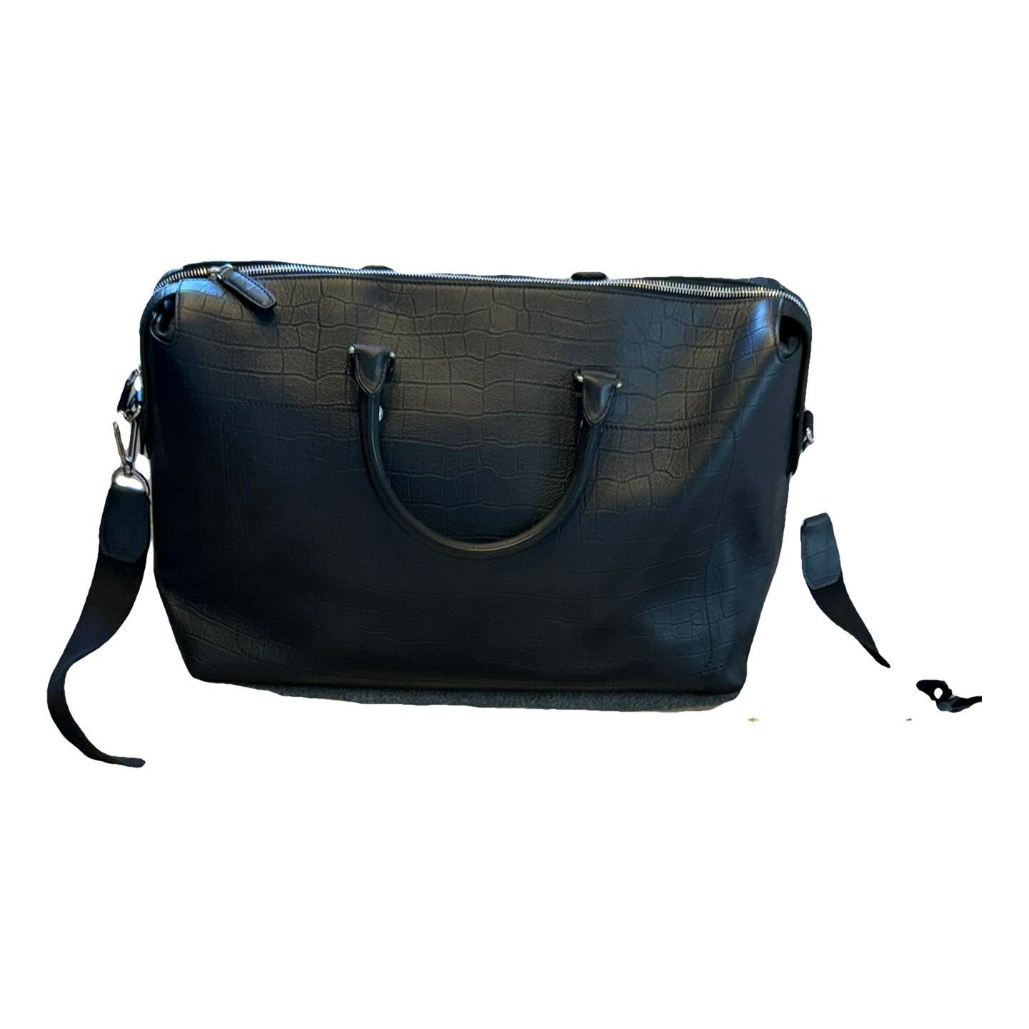 Leather travel bag