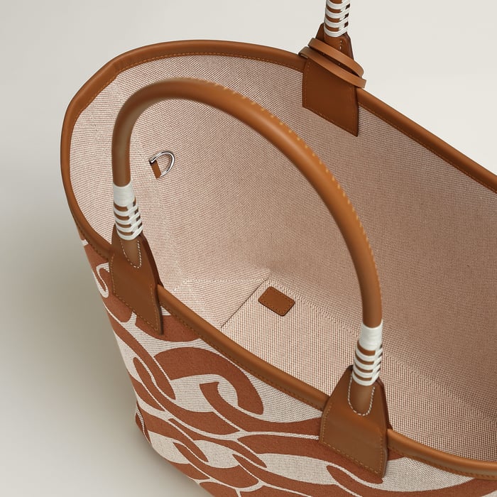 Steeple 28 Bag