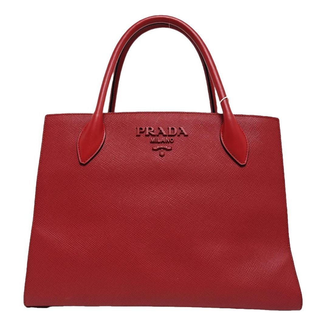 Monochrome leather handbag