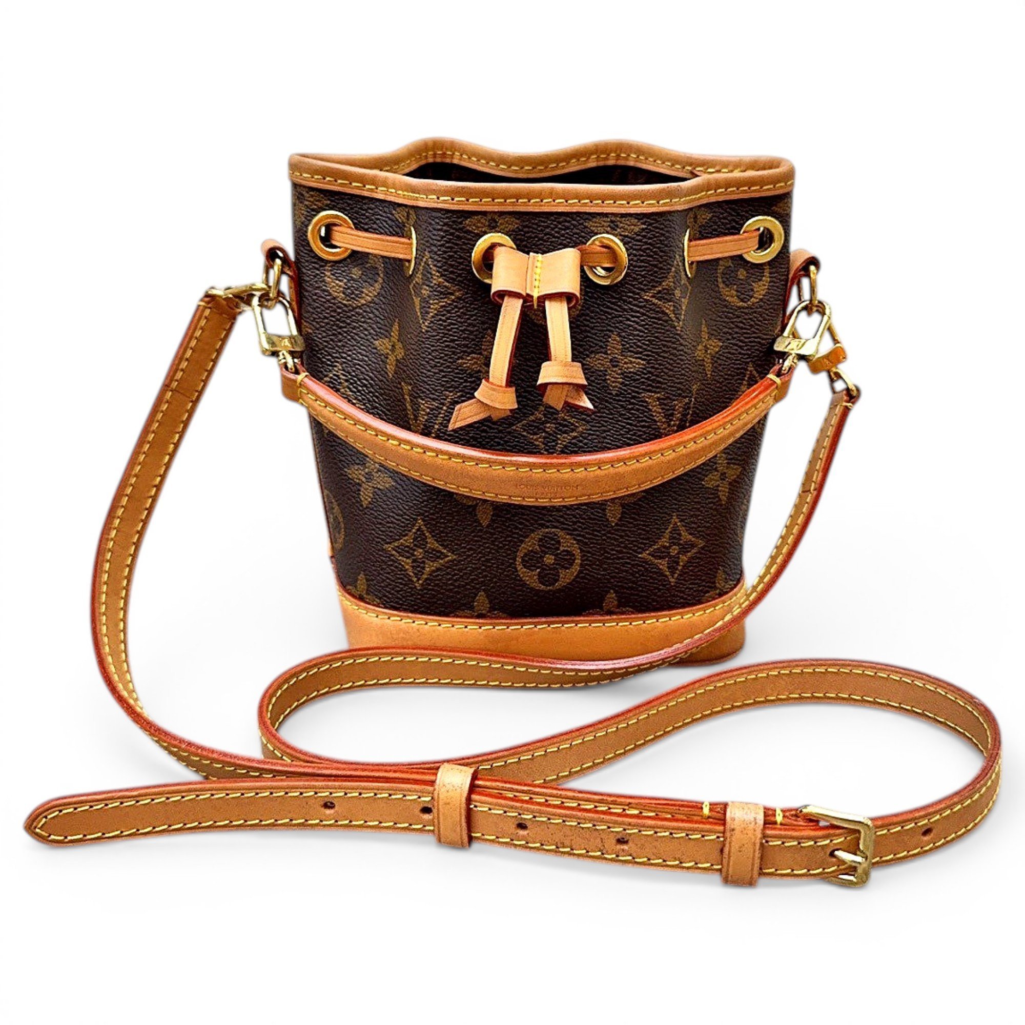 Nano Noé leather handbag