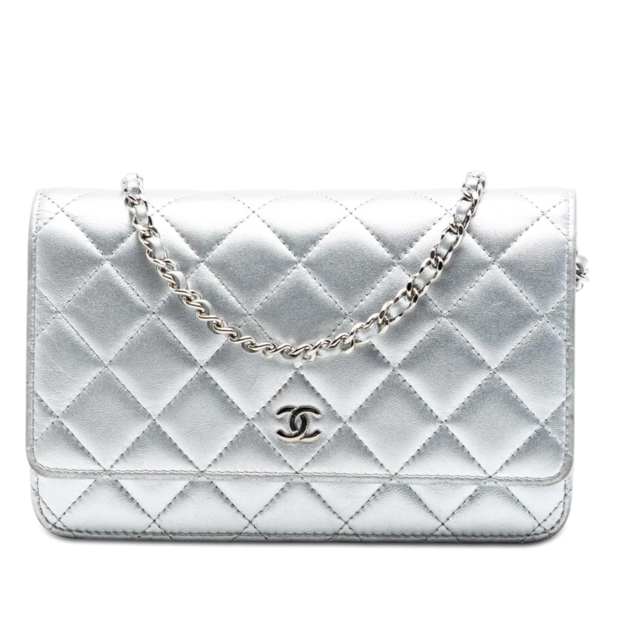 Wallet On Chain leather crossbody bag