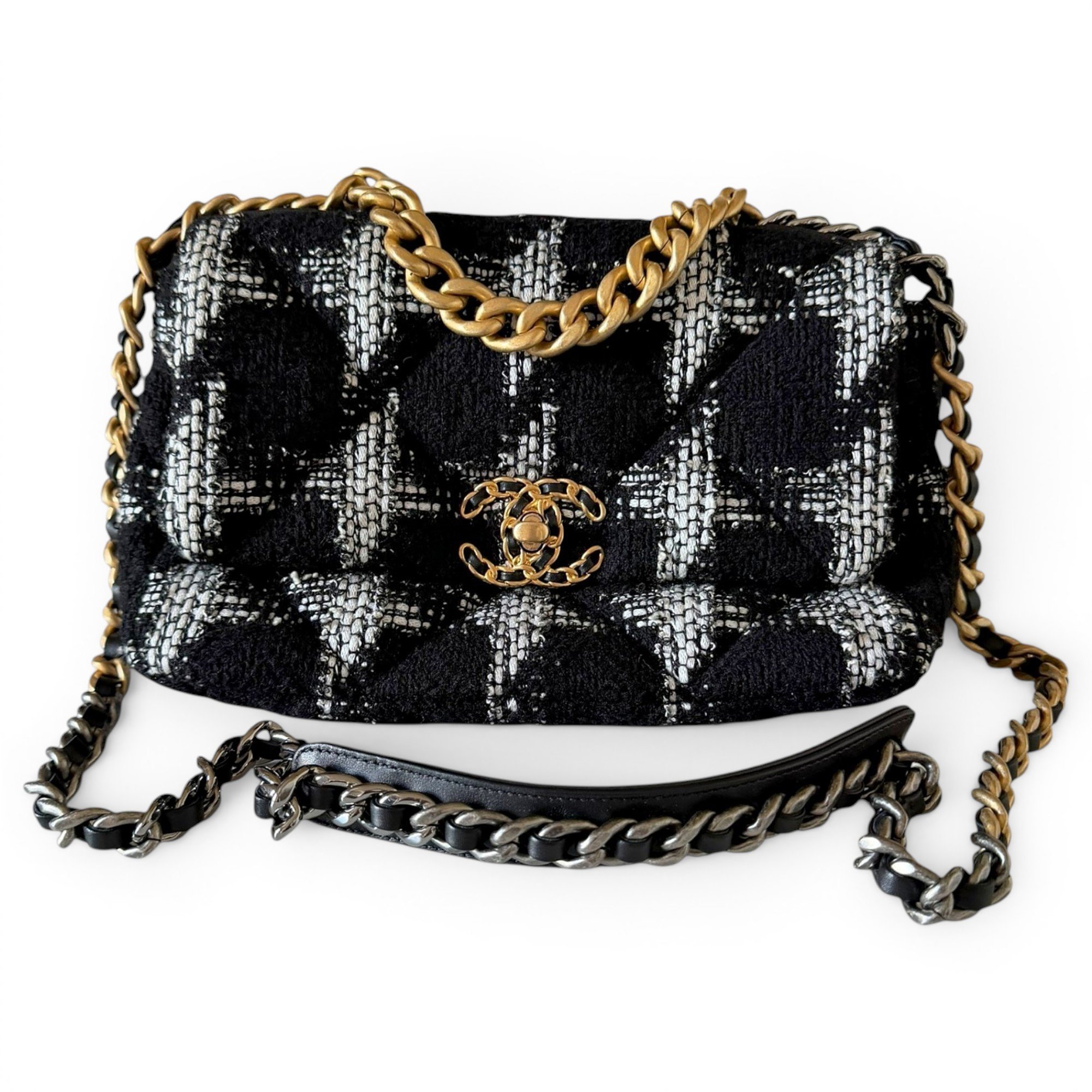 Chanel 19 tweed handbag