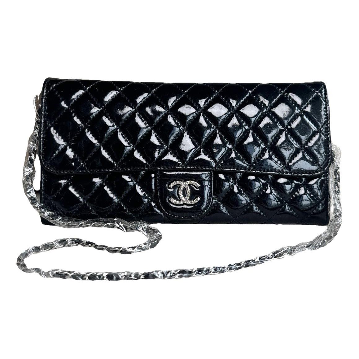 Timeless/Classique patent leather crossbody bag