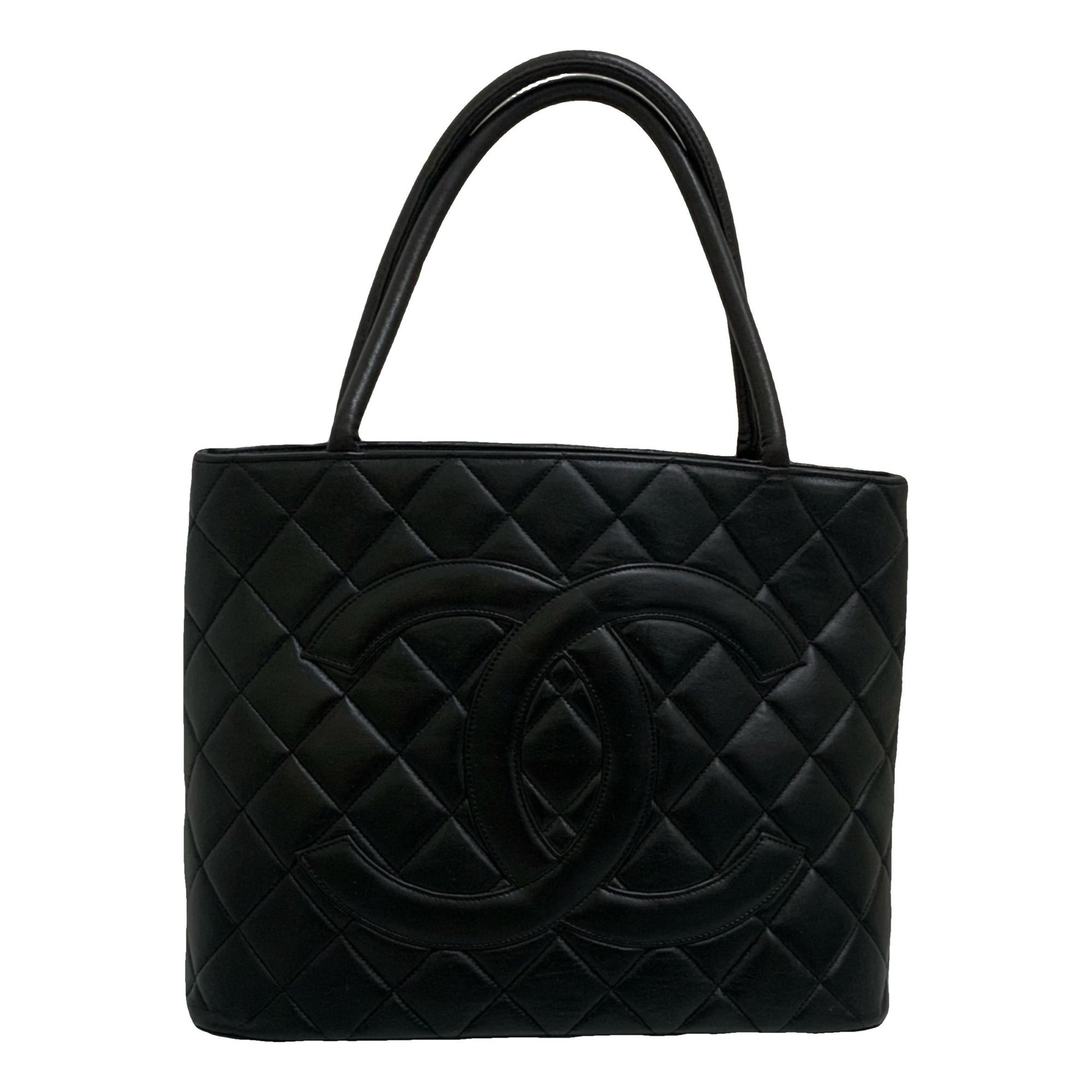 Médaillon leather handbag