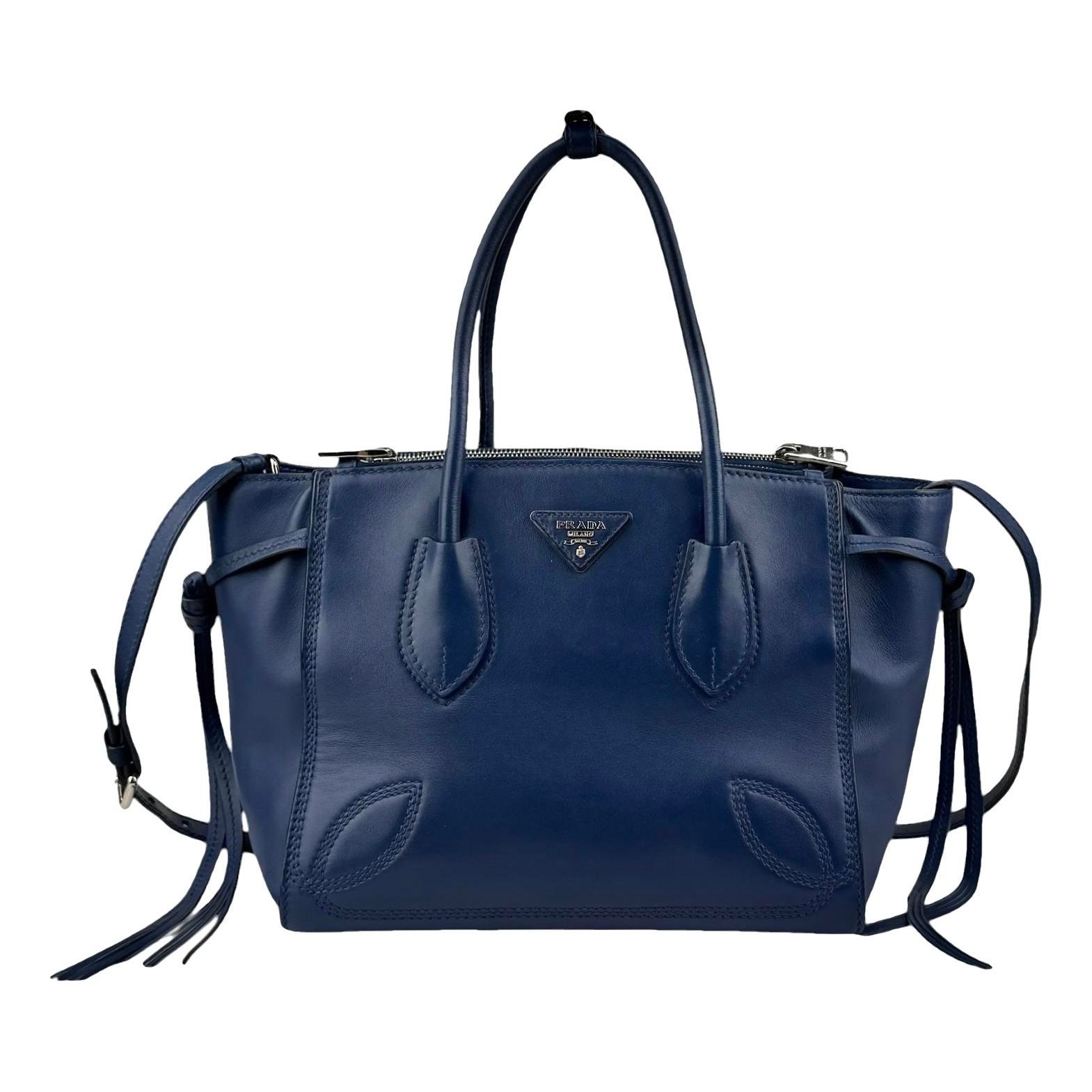 Monochrome leather handbag