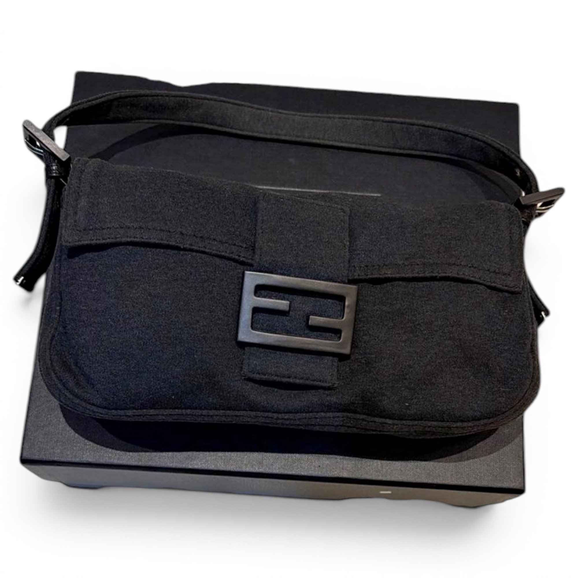 Baguette handbag