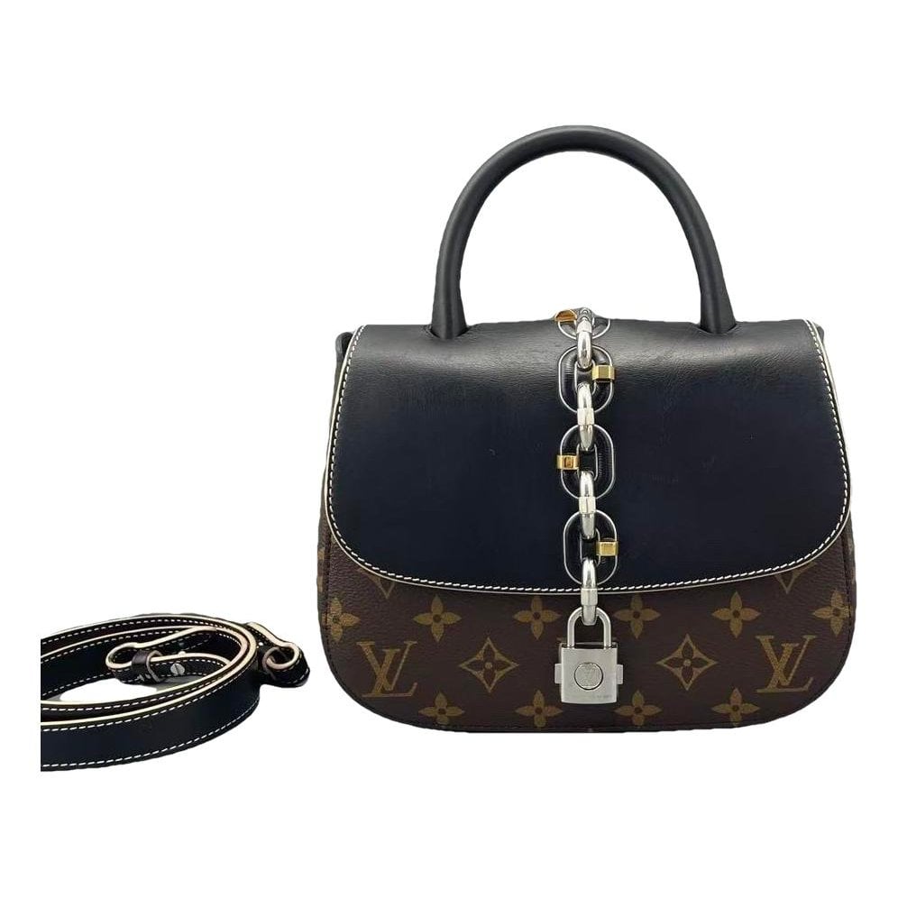 Chain It leather handbag