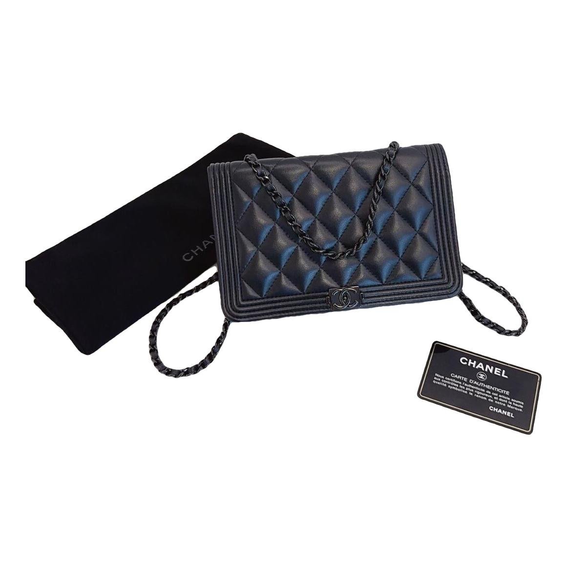 Wallet On Chain Boy leather crossbody bag