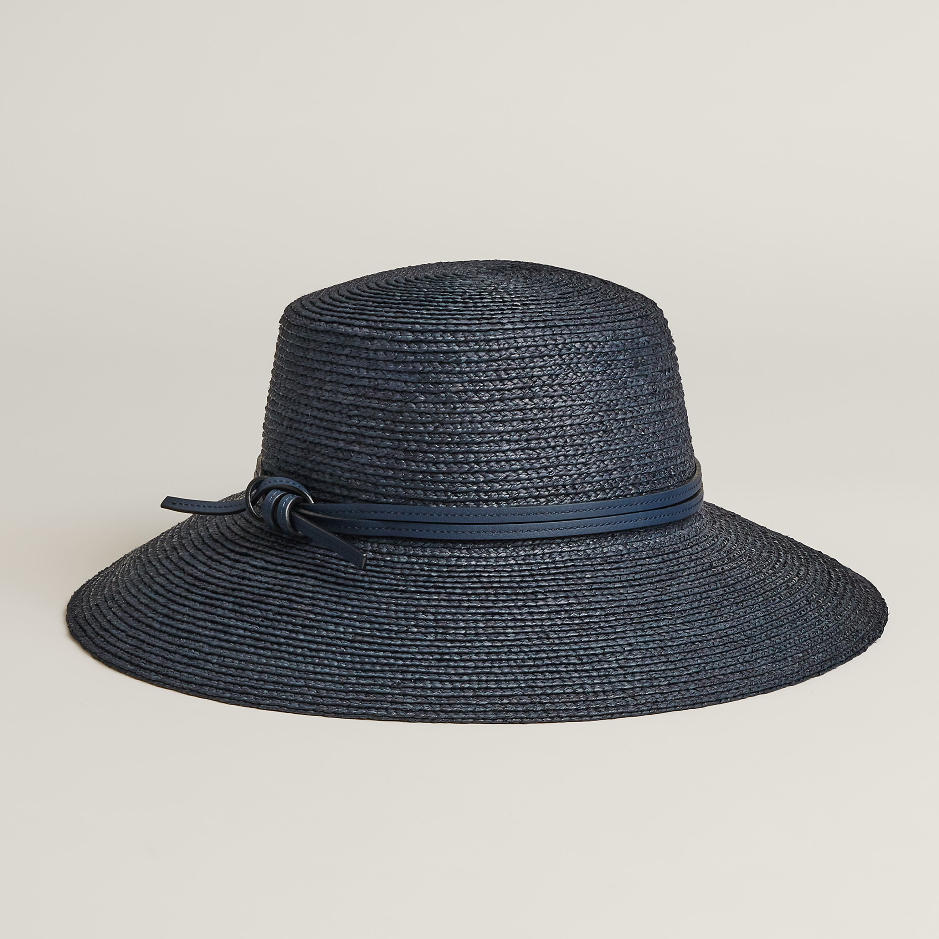Isola hat
