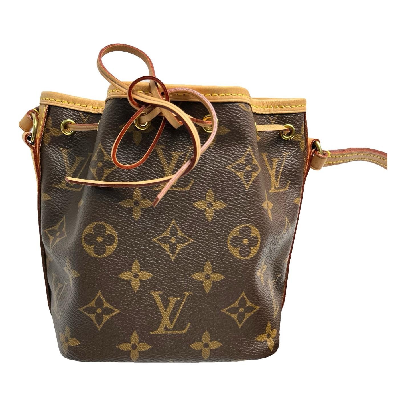 Nano Noé leather handbag