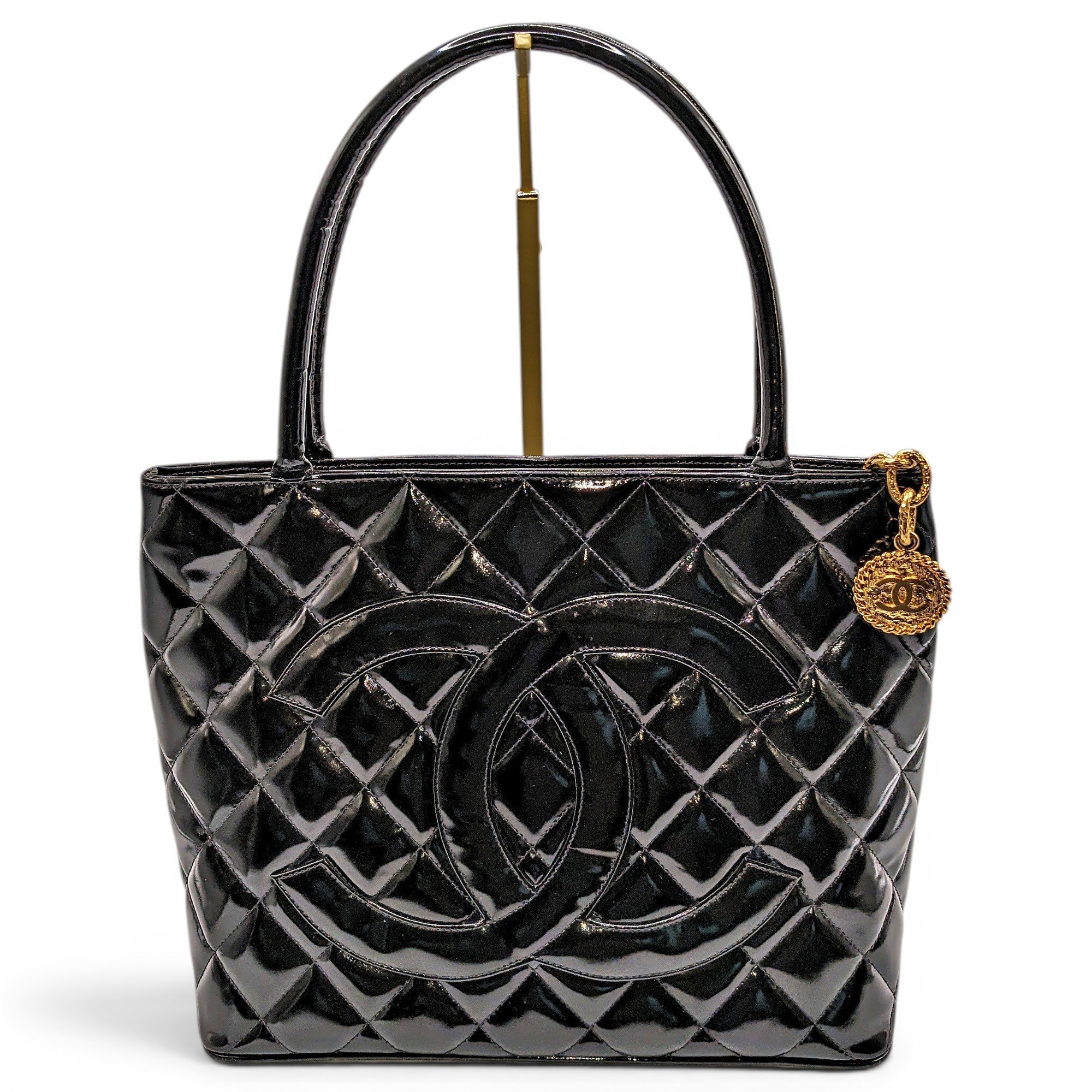 Médaillon leather tote