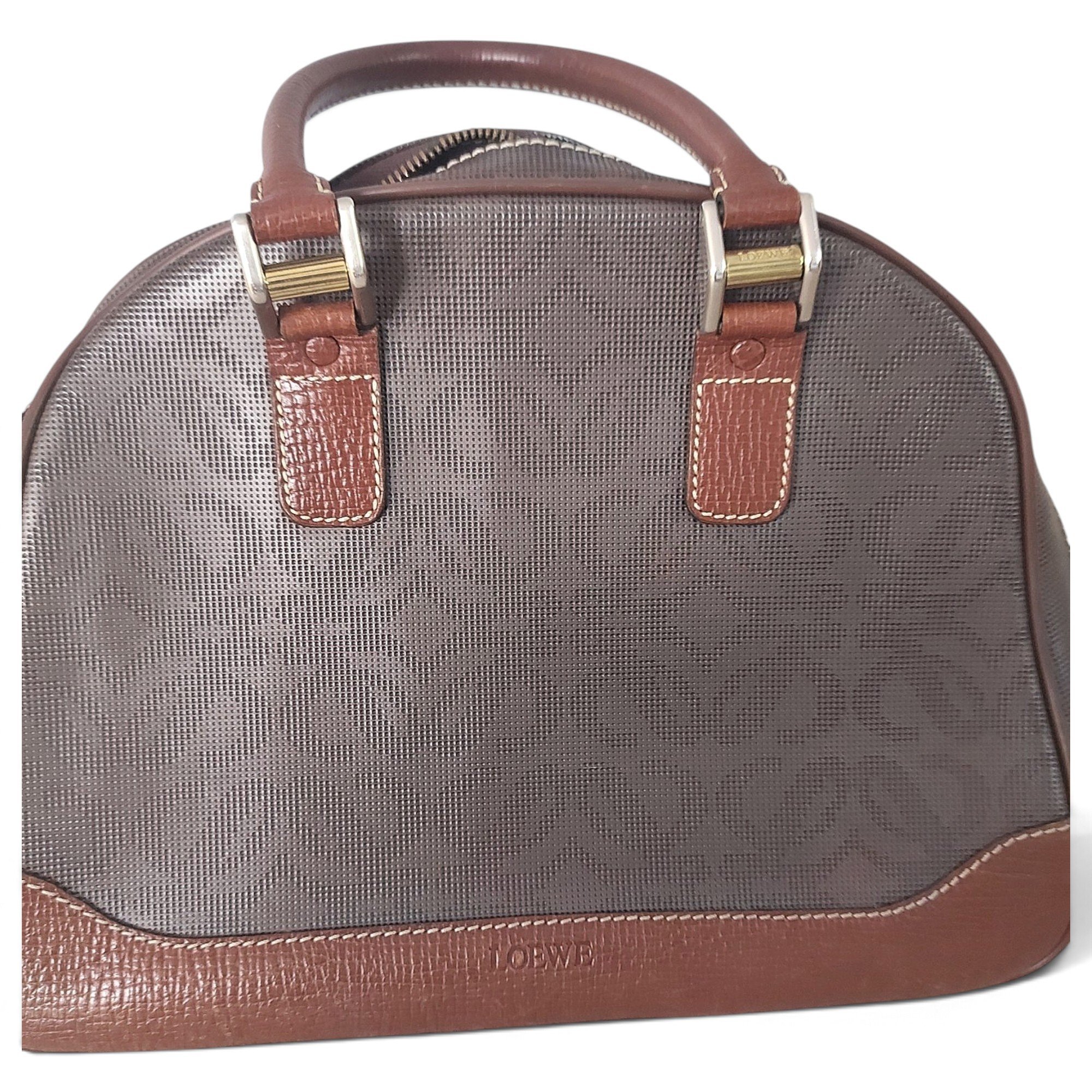 Loewe Léo leather handbag
